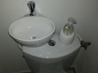 WiCi Mini kleines Waschbecken auf das WC anpassbare - Herr D