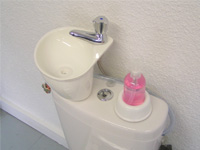 WiCi Mini, das kleines Handwaschbecken für WC - Atelier Création JF Ausstellungsraum (Frankreich - 25) - 3 auf 3