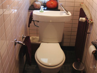 WiCi Concept platzsparende Handwaschbecken, auf das WC anpassbare - Herr und Frau B (Frankreich - 68)