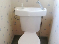 WiCi Concept Waschbecken für Gäste WC direkt an die Toilette anpassbar - Herr und Frau B (Frankreich - 59)