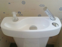 WiCi Concept Waschbecken für Gäste WC direkt an die Toilette anpassbar - Herr und Frau B (Frankreich - 59) -  2 auf 2