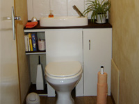 Möbelmontage des WiCi Concept Handwaschbecken für Gäste WC - Herr und Frau B (FR - 31) - 2 auf 3 (nachher)