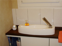 Möbelmontage des WiCi Concept Handwaschbecken für Gäste WC - Herr und Frau B (FR - 31) - 3 auf 3 (nachher)
